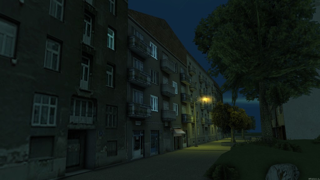 Nocna ulica Warszawy na serwerze Project Warsaw — kamienice, latarnie i zieleń